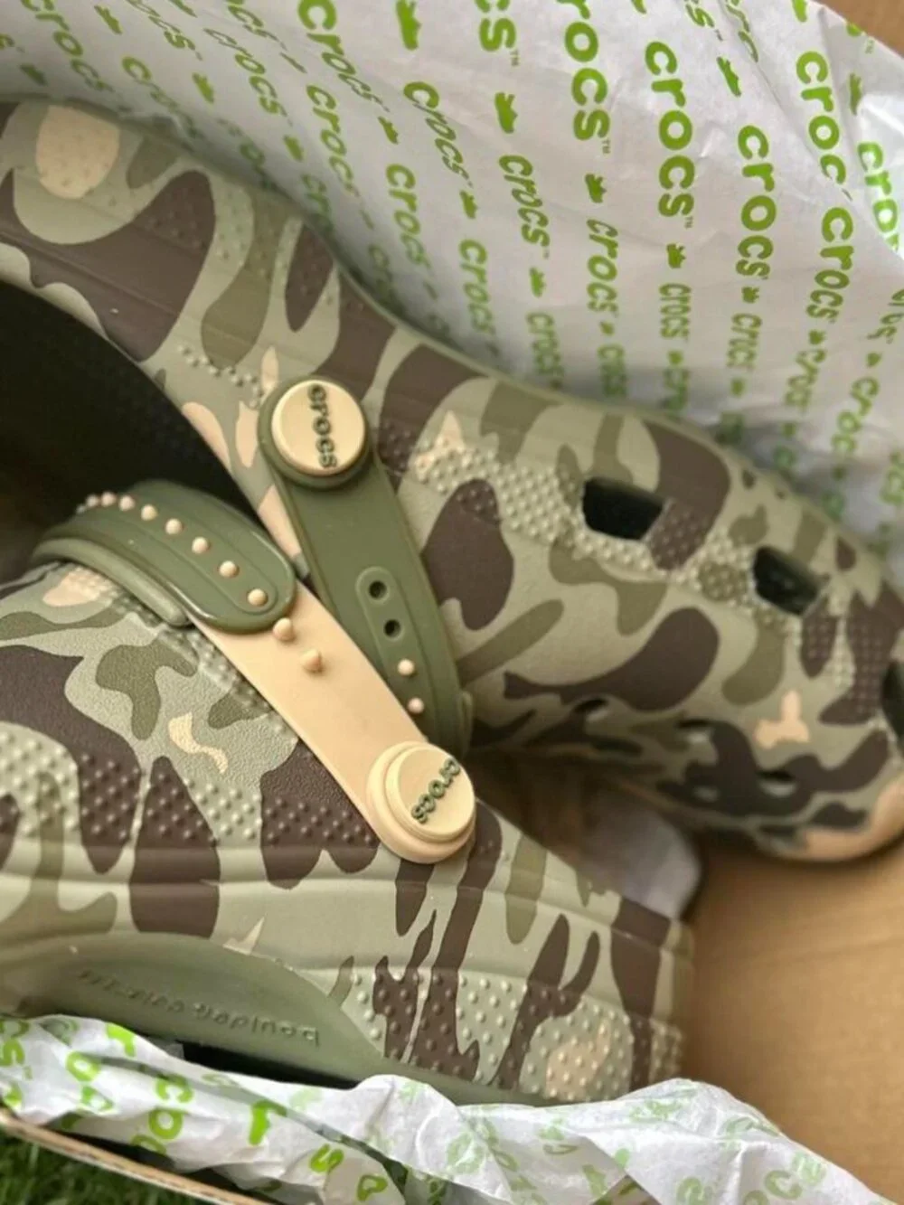 🪖 Brand New Crocs Classic Snap Backstrap Camo Clogs – Kids J6 | Camo/Multi | Or
